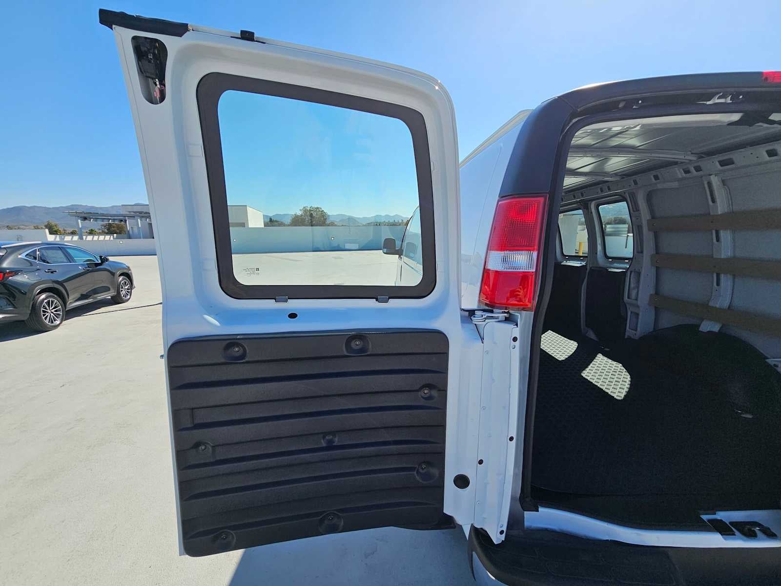 2025 Chevrolet Express Cargo WT