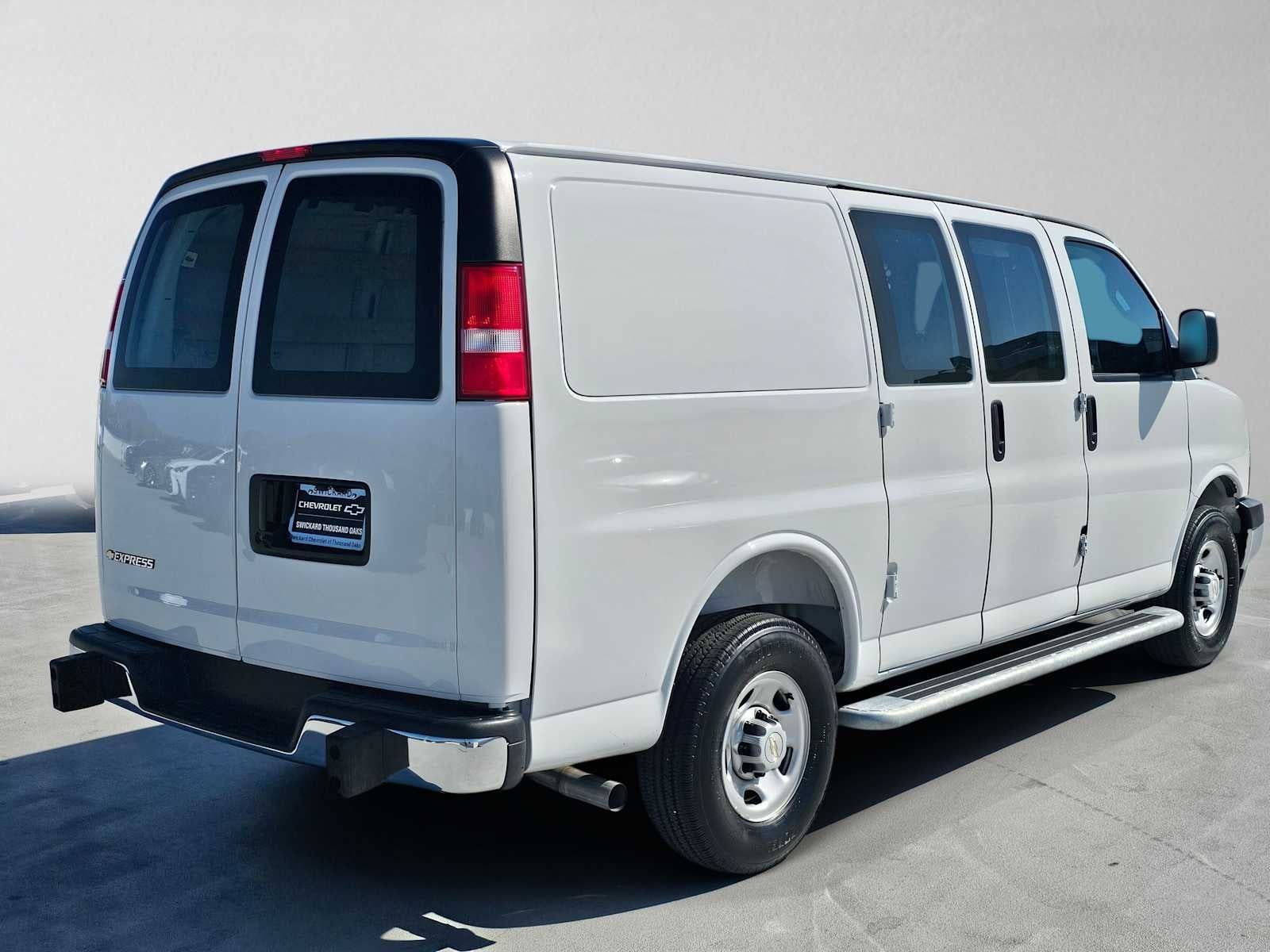 2025 Chevrolet Express Cargo WT