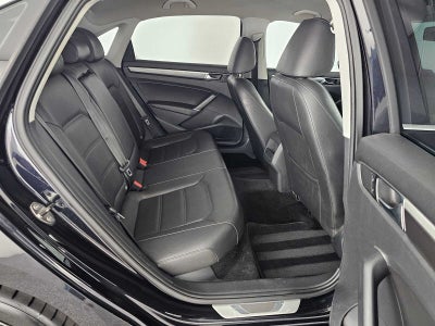 2017 Volkswagen Passat R-Line w/Comfort Pkg
