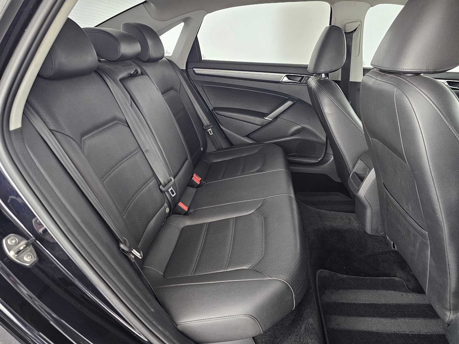 2017 Volkswagen Passat R-Line w/Comfort Pkg