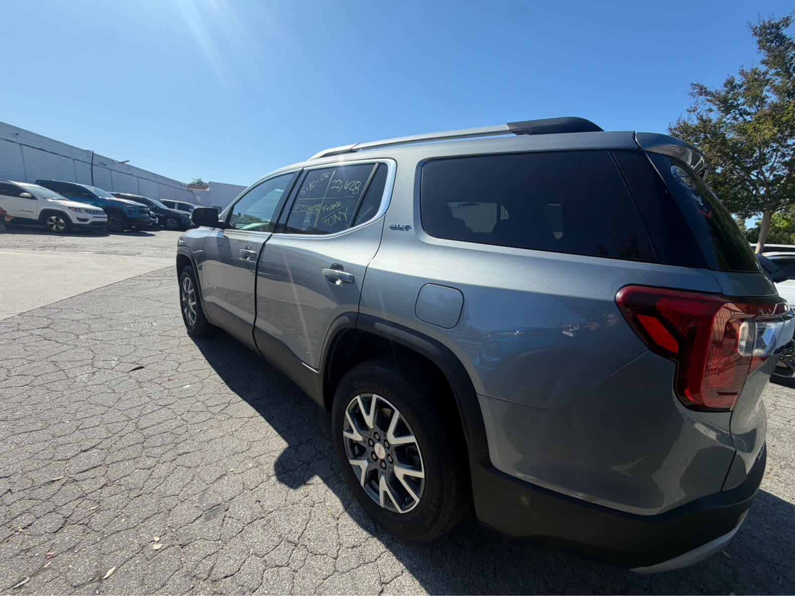 2023 GMC Acadia SLT