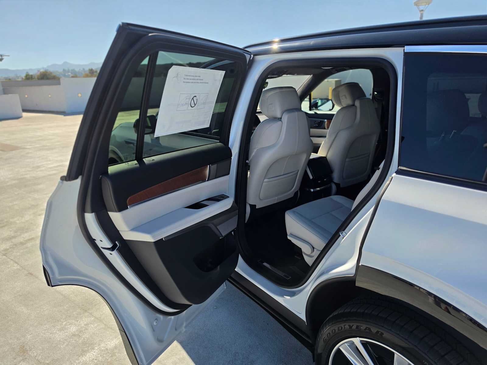2027 Cadillac VISTIQ Luxury