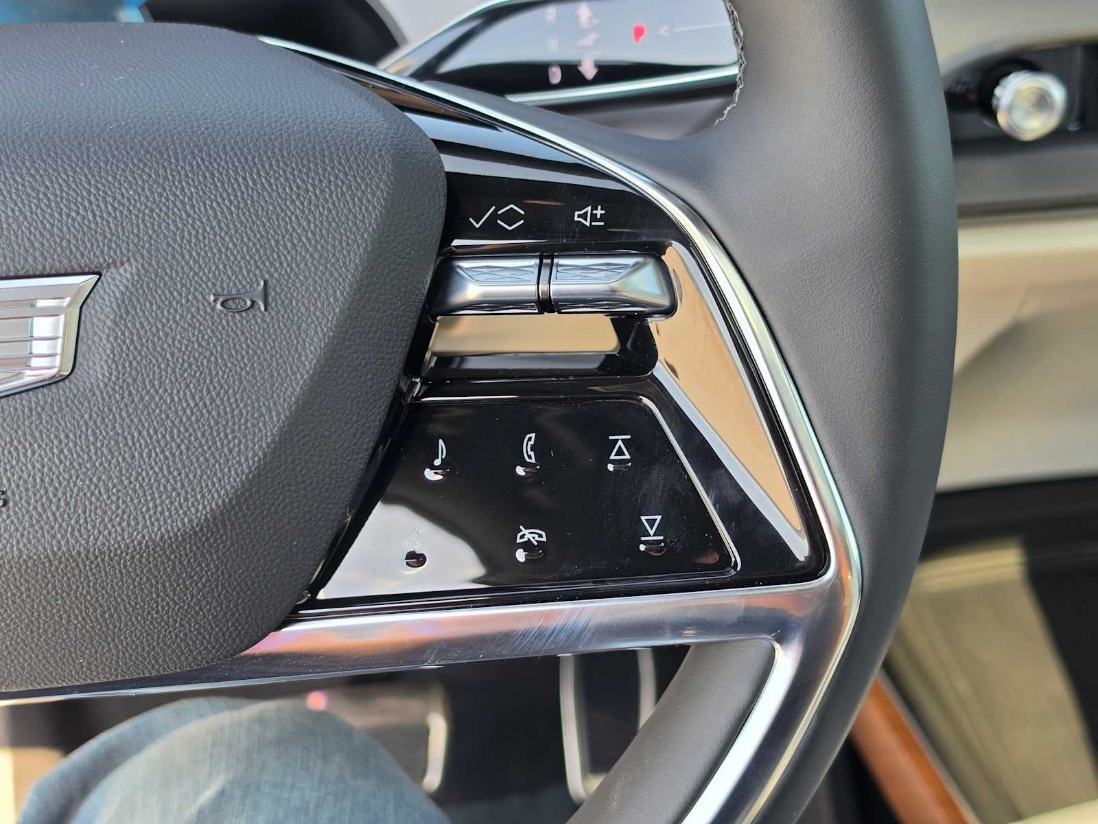 2027 Cadillac VISTIQ Luxury