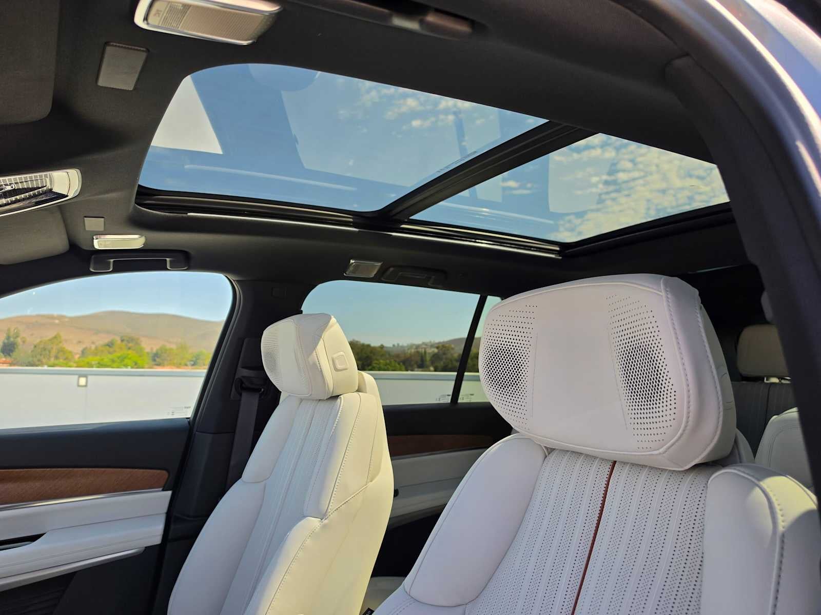 2027 Cadillac VISTIQ Luxury