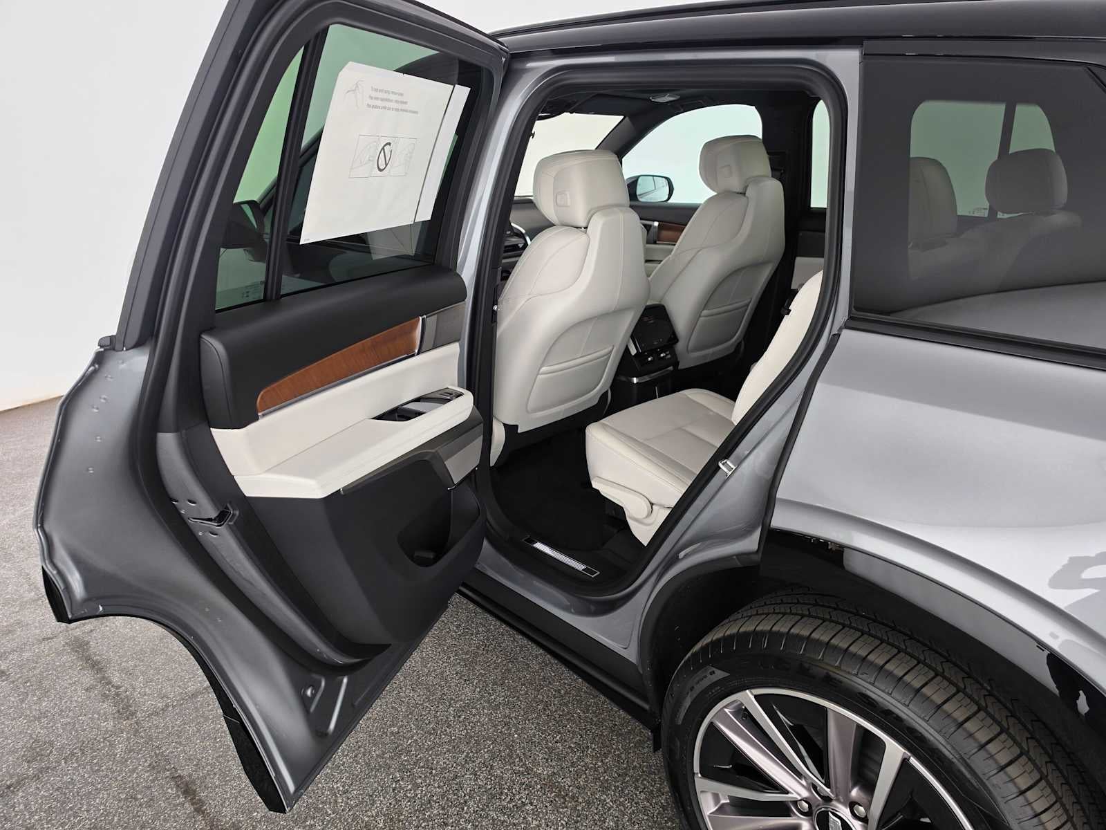 2027 Cadillac VISTIQ Sport