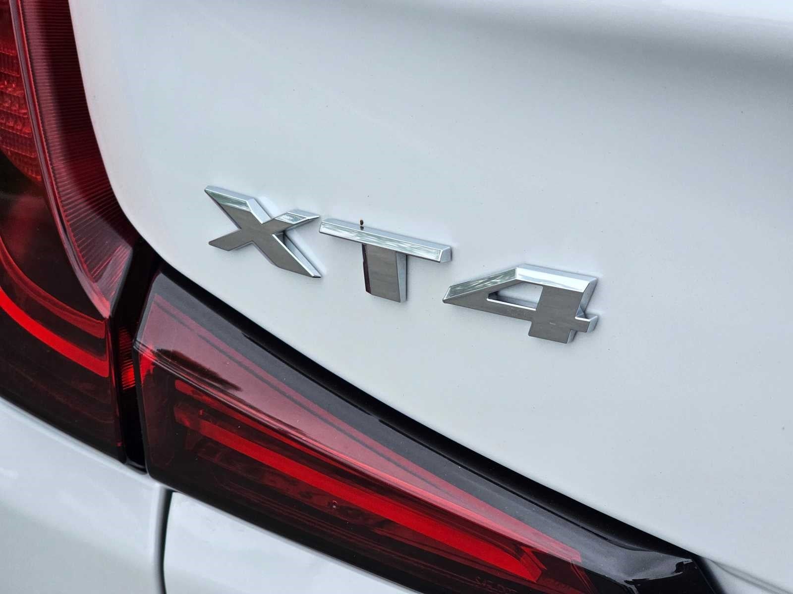 2023 Cadillac XT4 Premium Luxury