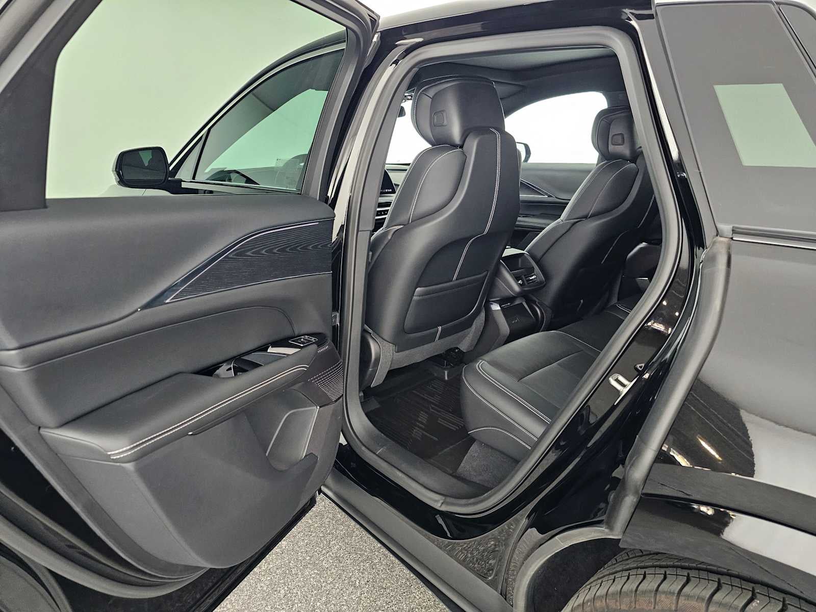 2025 Cadillac LYRIQ Luxury 1