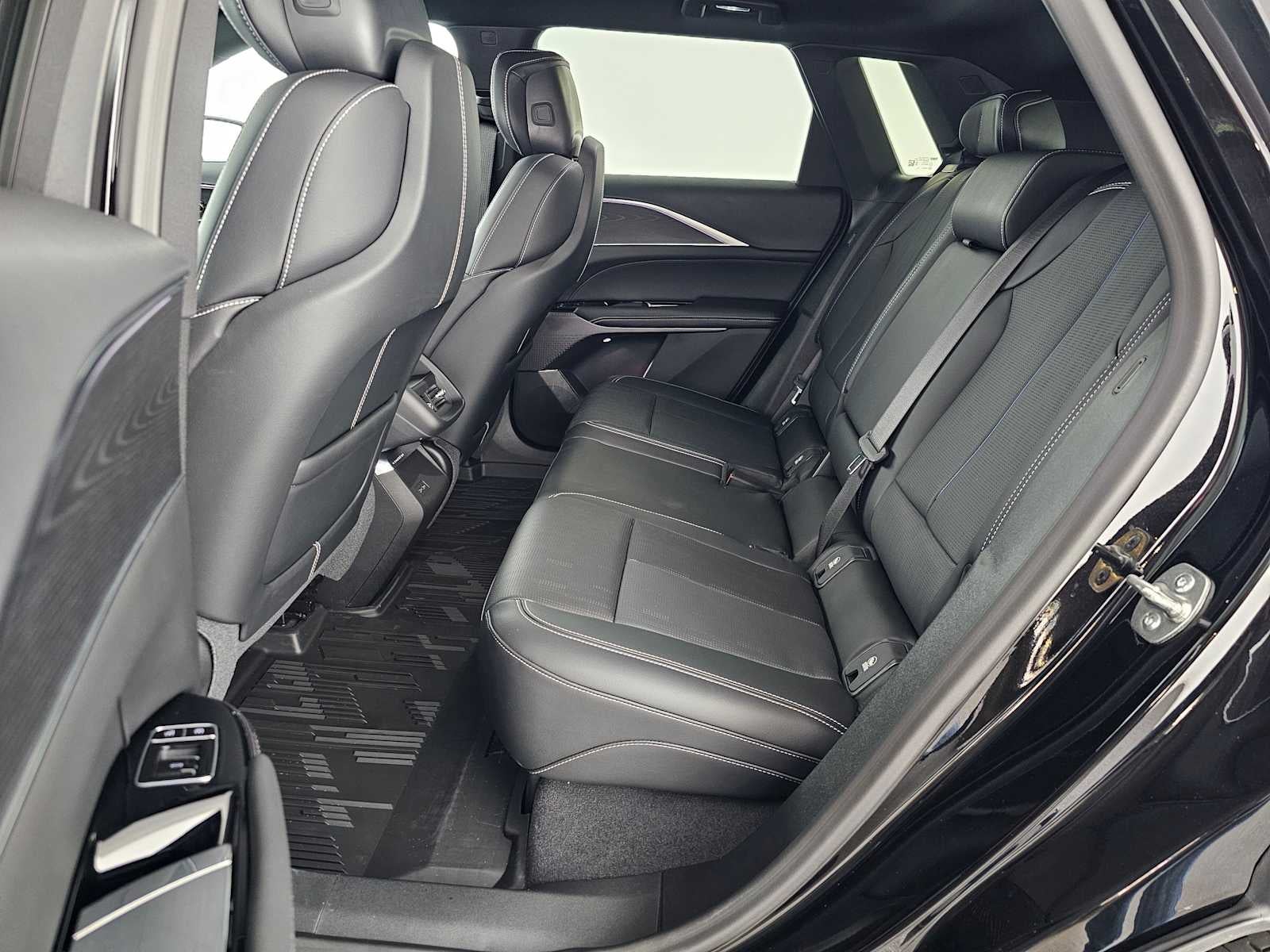 2025 Cadillac LYRIQ Luxury 1