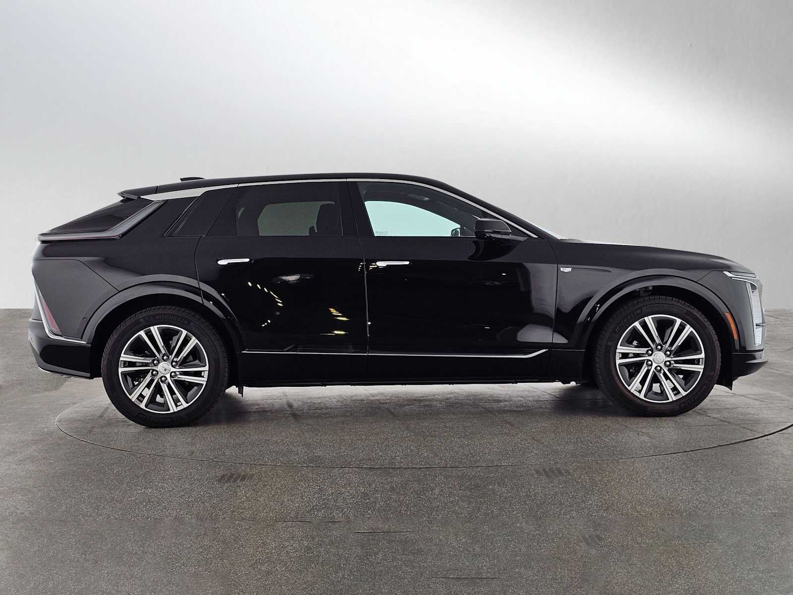 2025 Cadillac LYRIQ Luxury 1