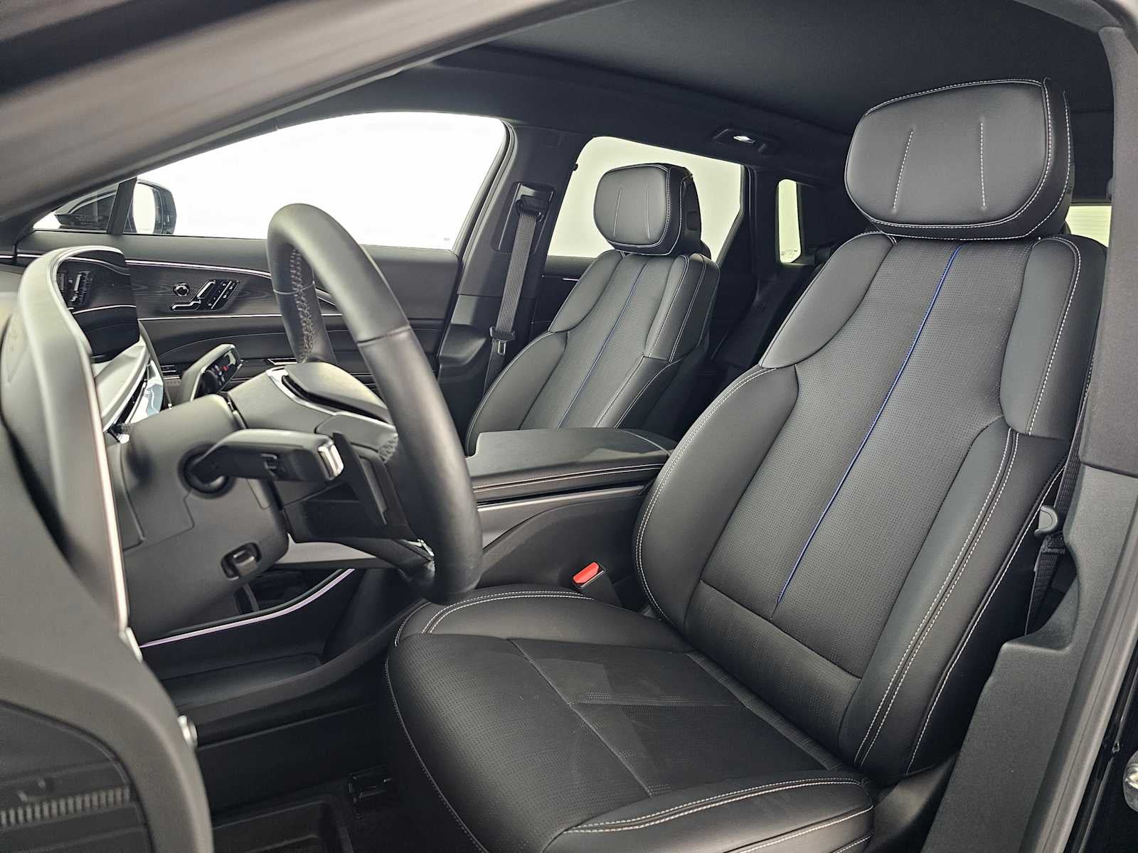 2025 Cadillac LYRIQ Luxury 1