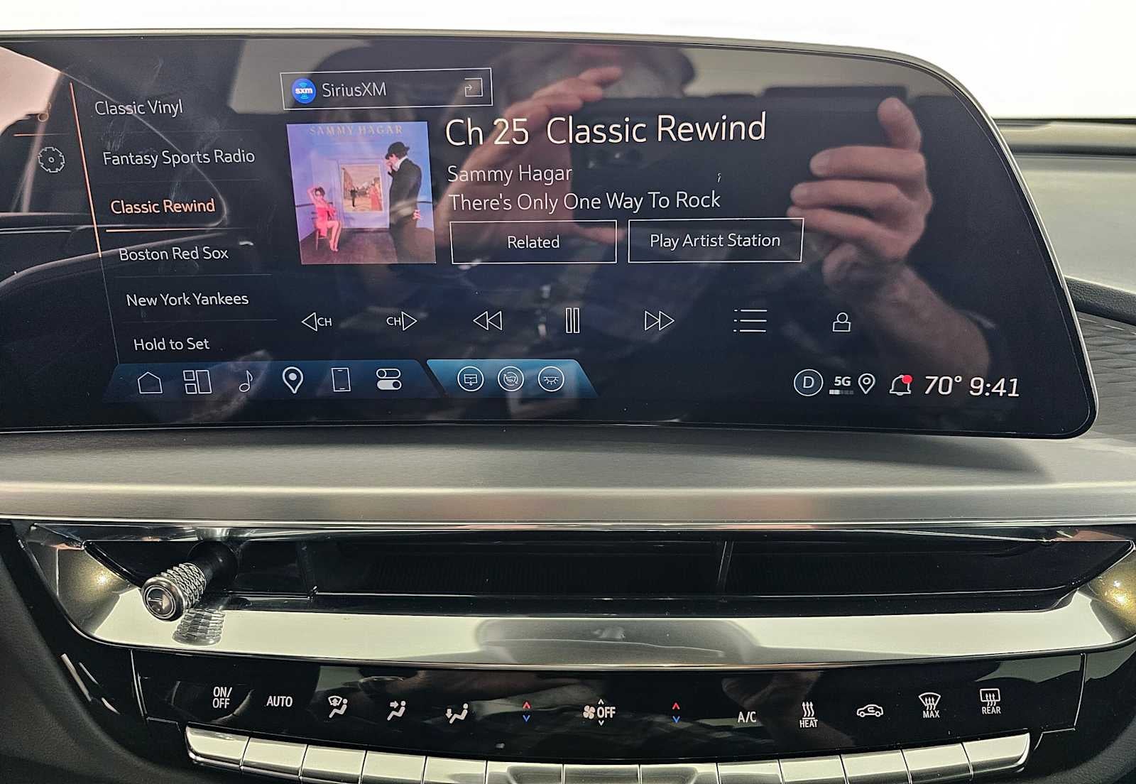 2025 Cadillac LYRIQ Luxury 1