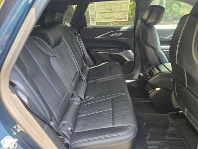 2025 Cadillac LYRIQ Luxury 3