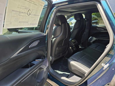 2025 Cadillac LYRIQ Luxury 3