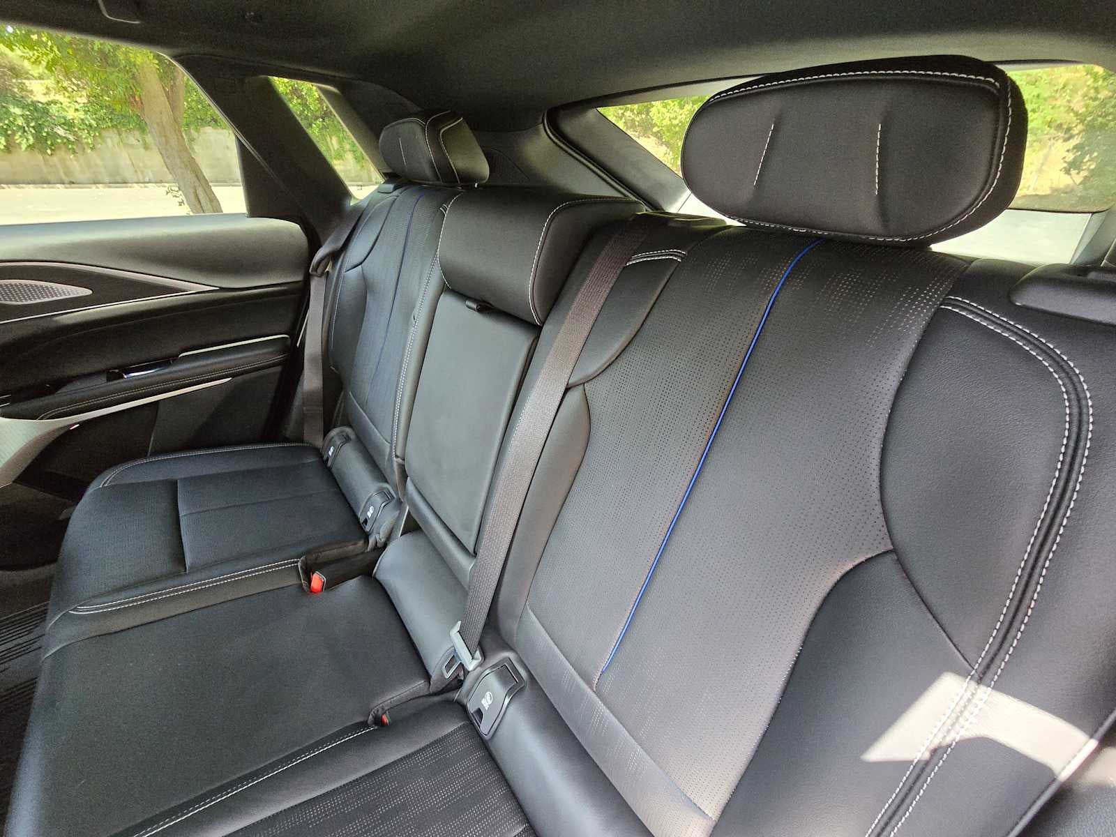 2025 Cadillac LYRIQ Luxury 3