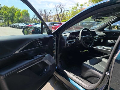 2025 Cadillac LYRIQ Luxury 3