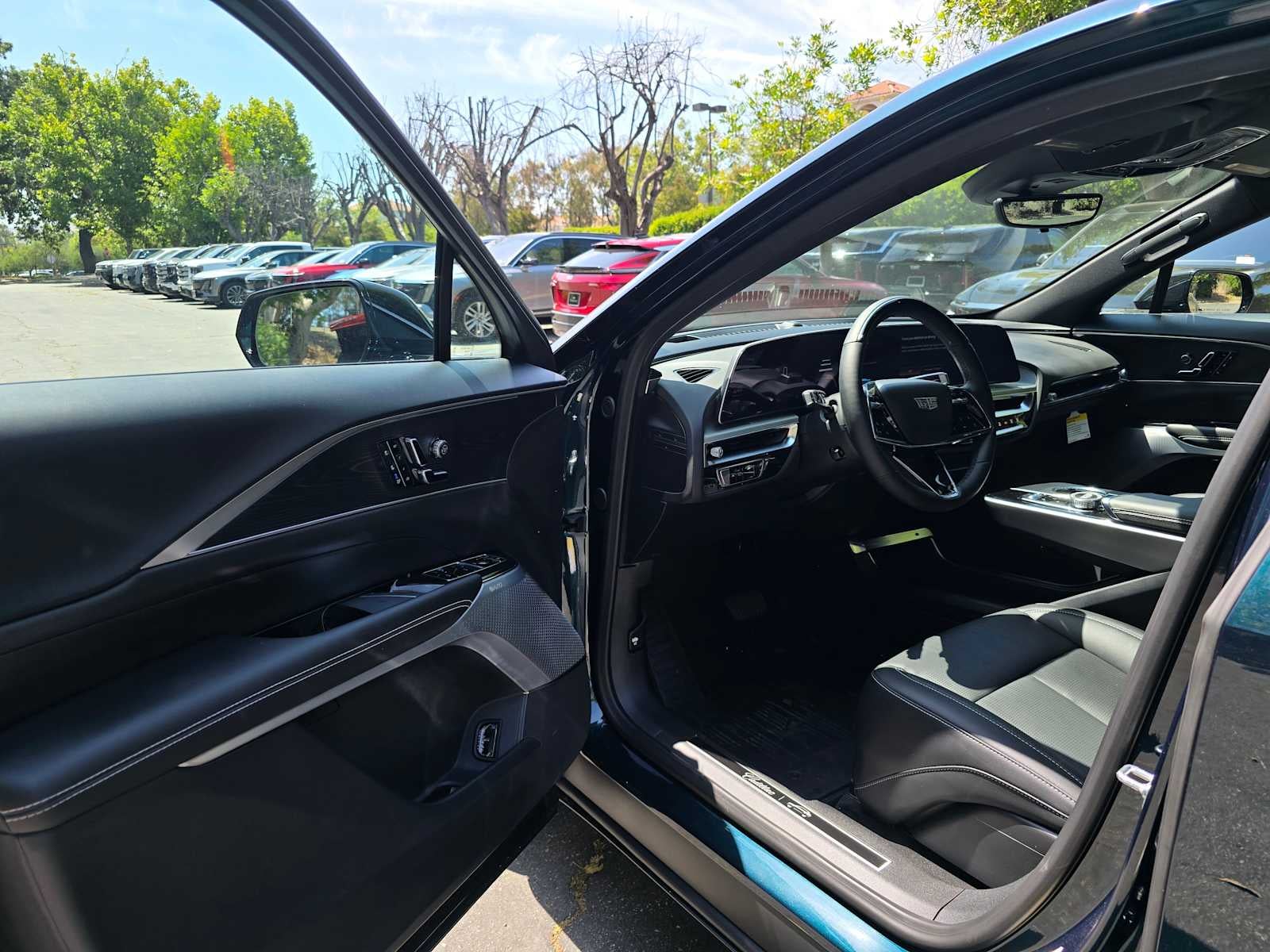 2025 Cadillac LYRIQ Luxury 3