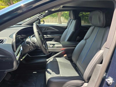 2025 Cadillac LYRIQ Luxury 3