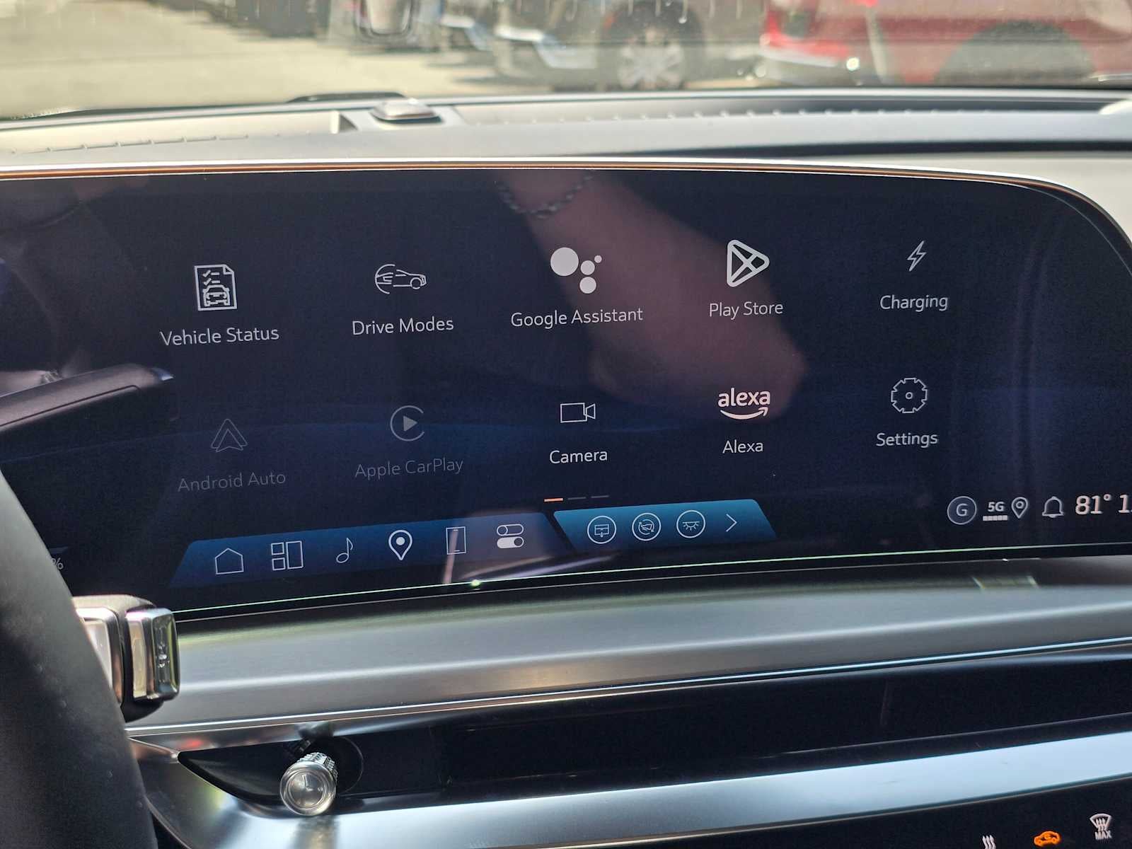 2025 Cadillac LYRIQ Luxury 3