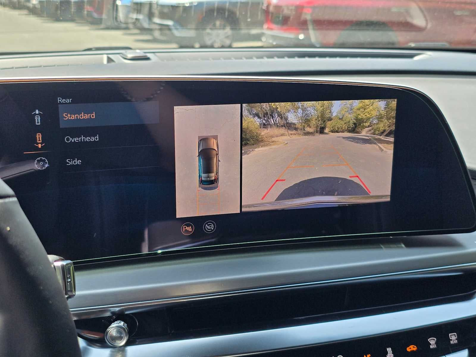 2025 Cadillac LYRIQ Luxury 3