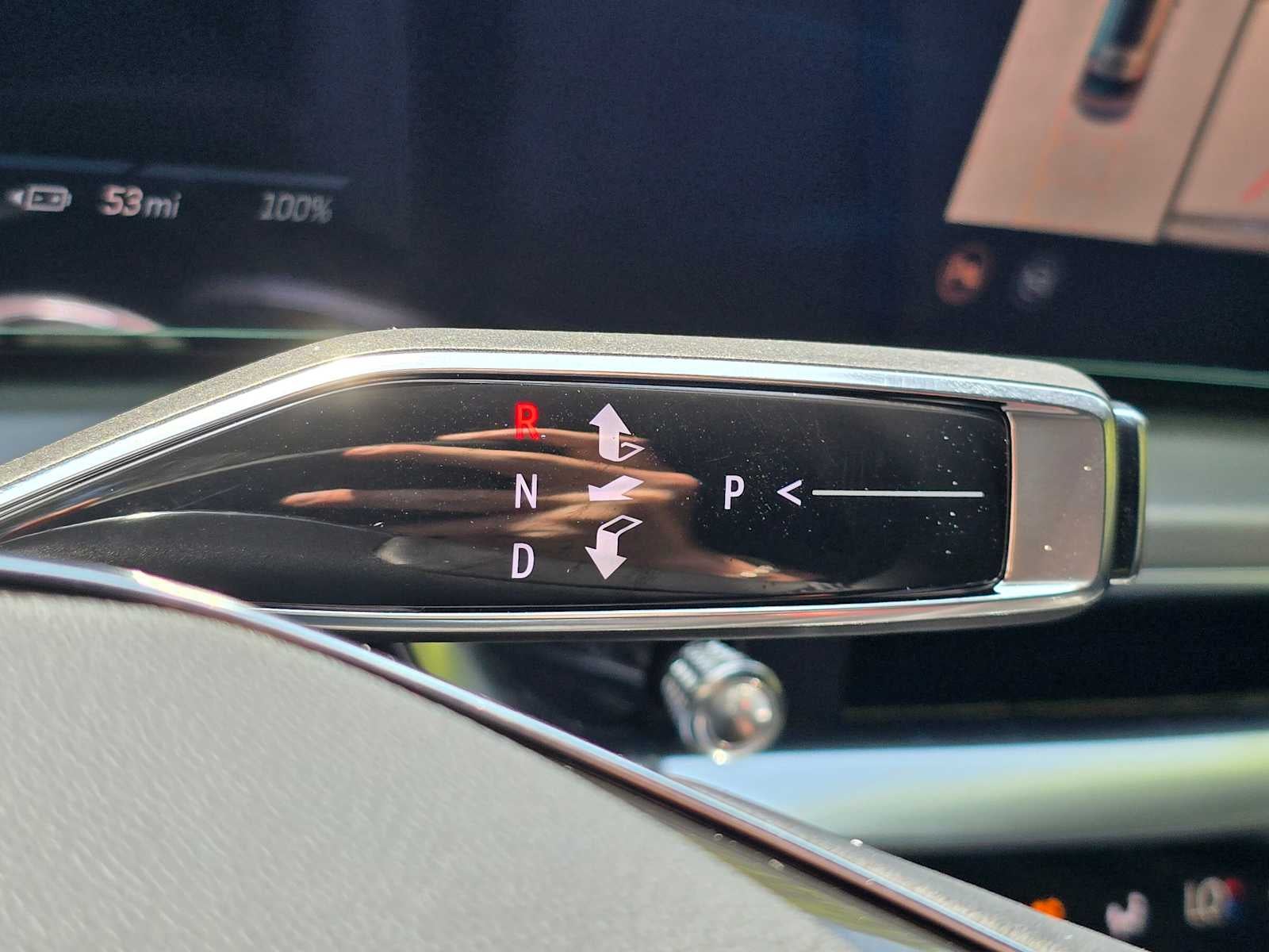 2025 Cadillac LYRIQ Luxury 3