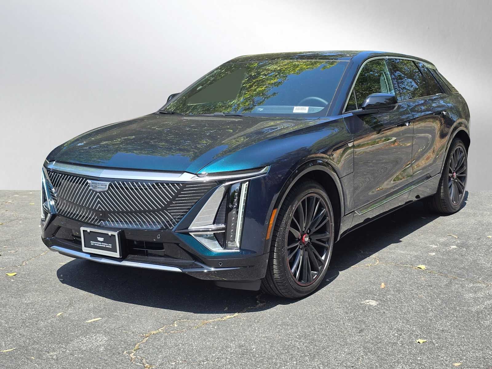 2025 Cadillac LYRIQ Luxury 3