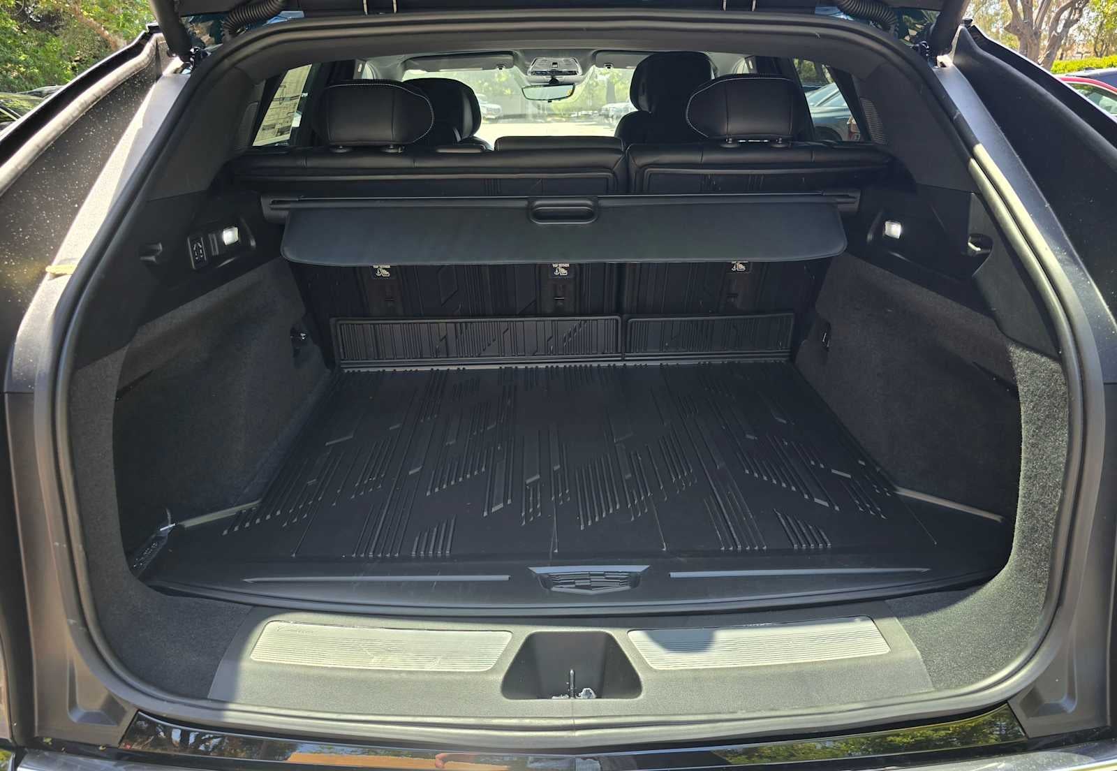 2025 Cadillac LYRIQ Luxury 3