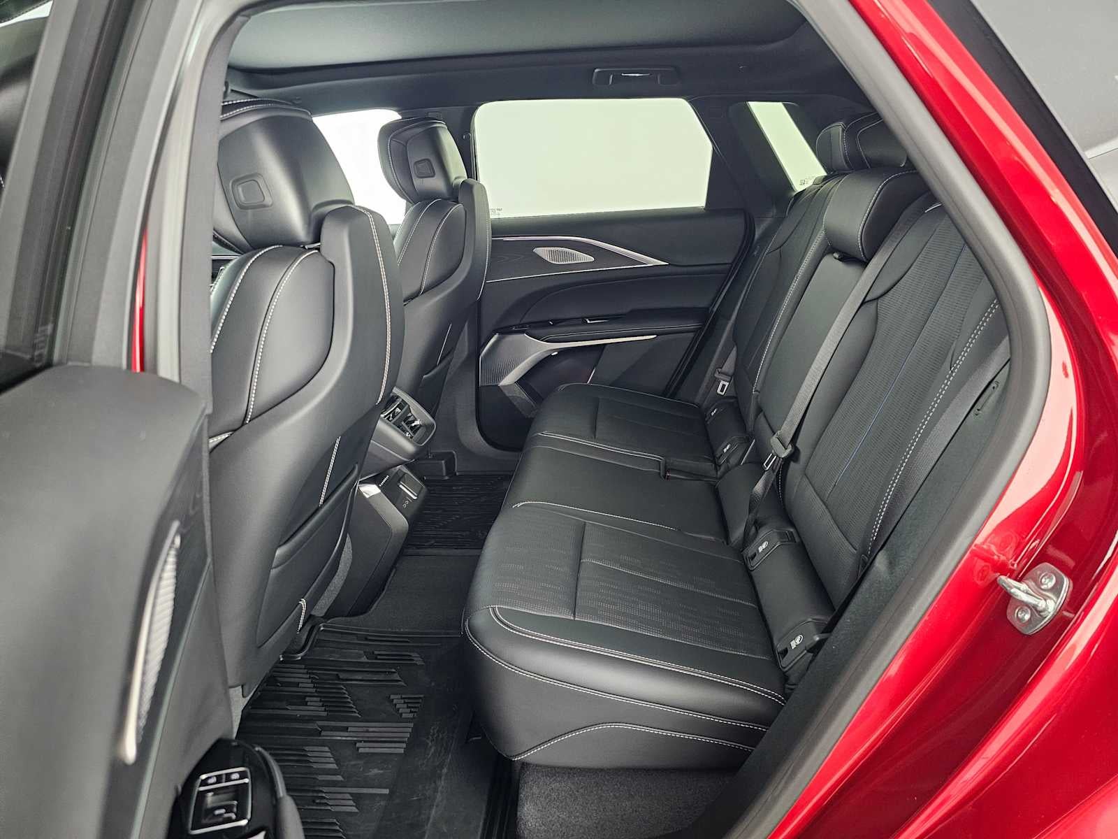 2025 Cadillac LYRIQ Luxury 3