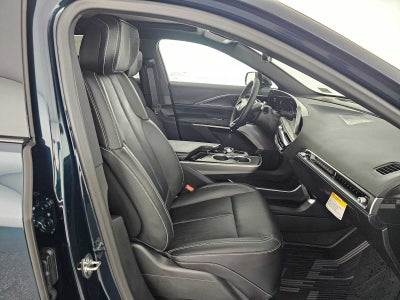 2025 Cadillac LYRIQ Luxury 3