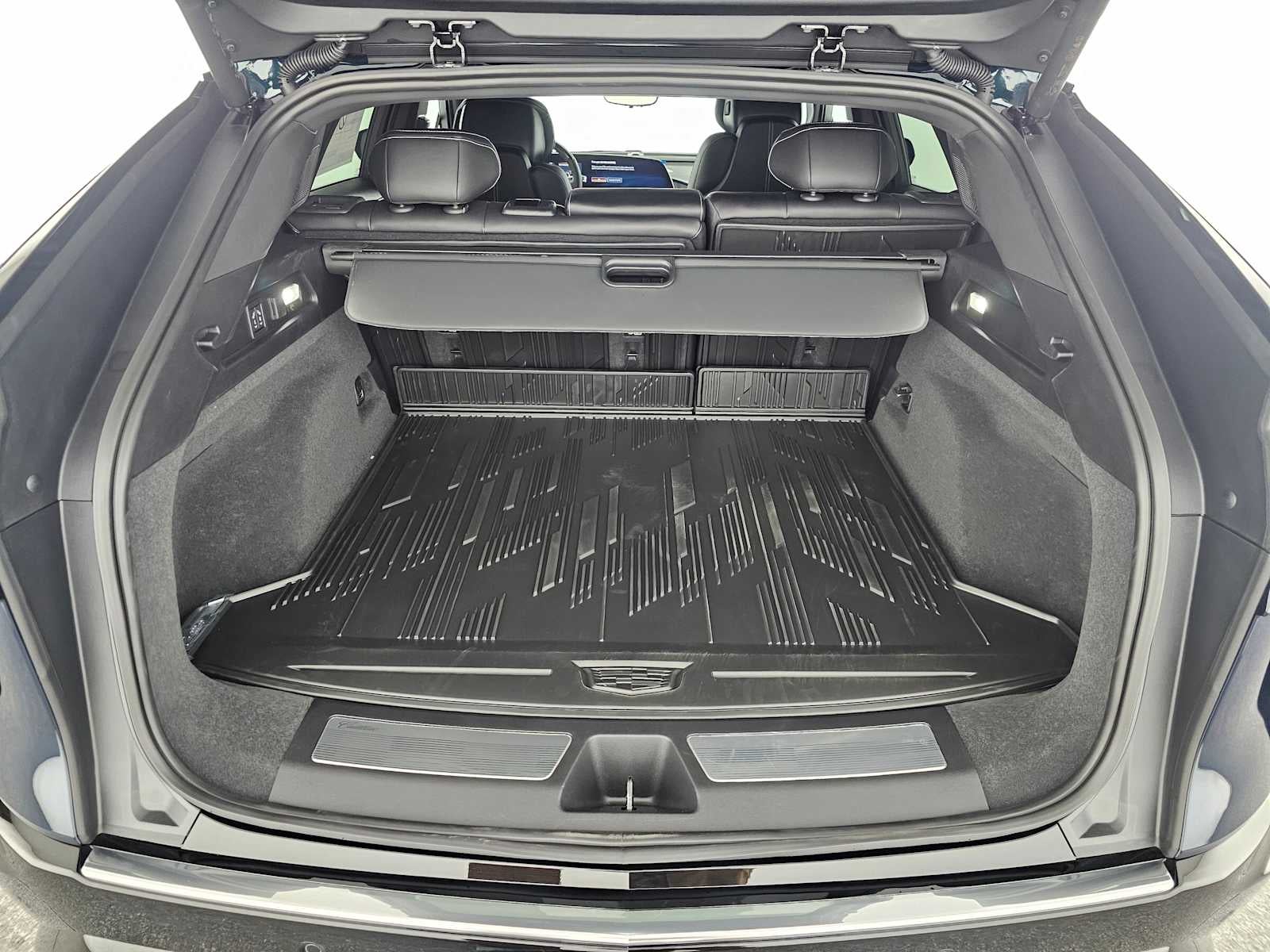 2025 Cadillac LYRIQ Luxury 3