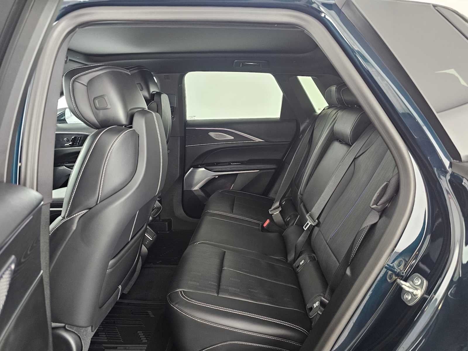 2025 Cadillac LYRIQ Luxury 3