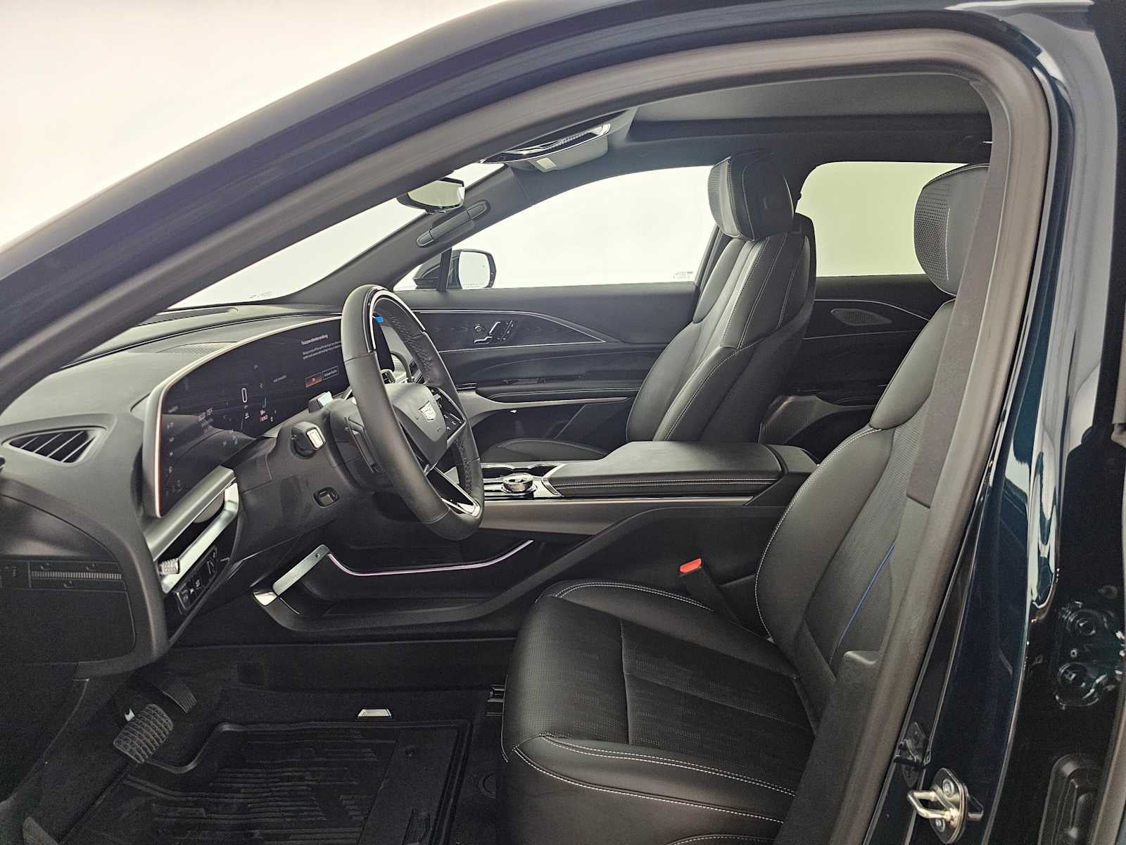 2025 Cadillac LYRIQ Luxury 3