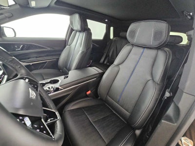 2025 Cadillac LYRIQ Luxury 3
