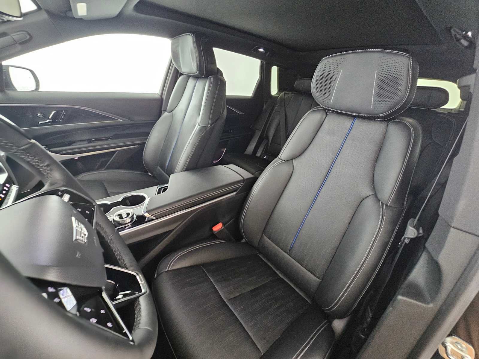 2025 Cadillac LYRIQ Luxury 3