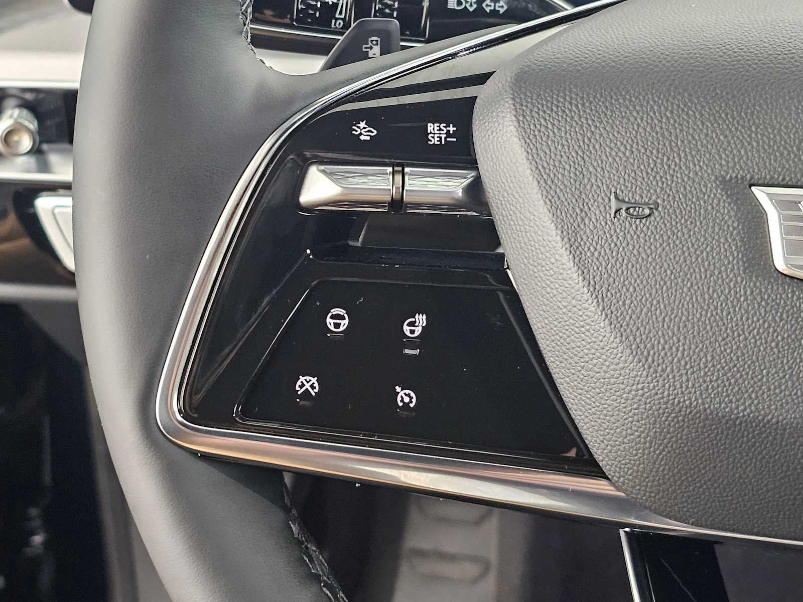 2025 Cadillac LYRIQ Luxury 3