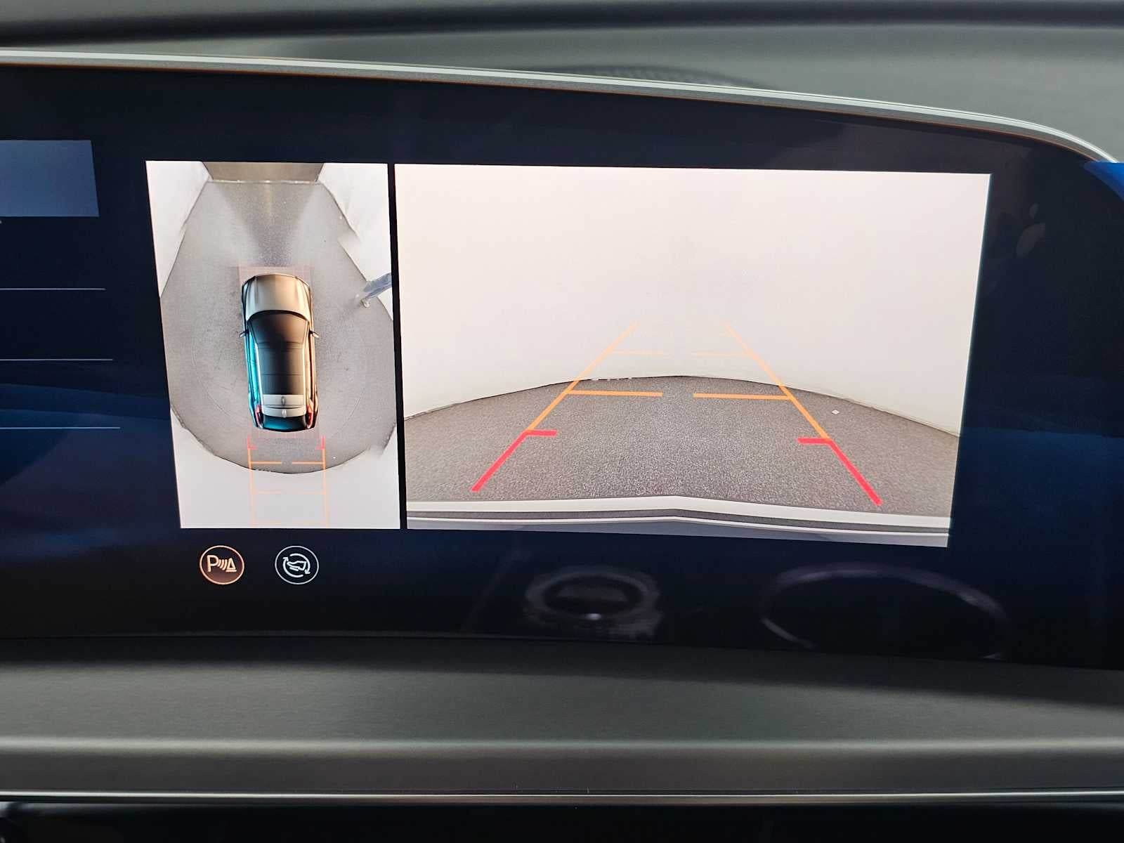 2025 Cadillac LYRIQ Luxury 3