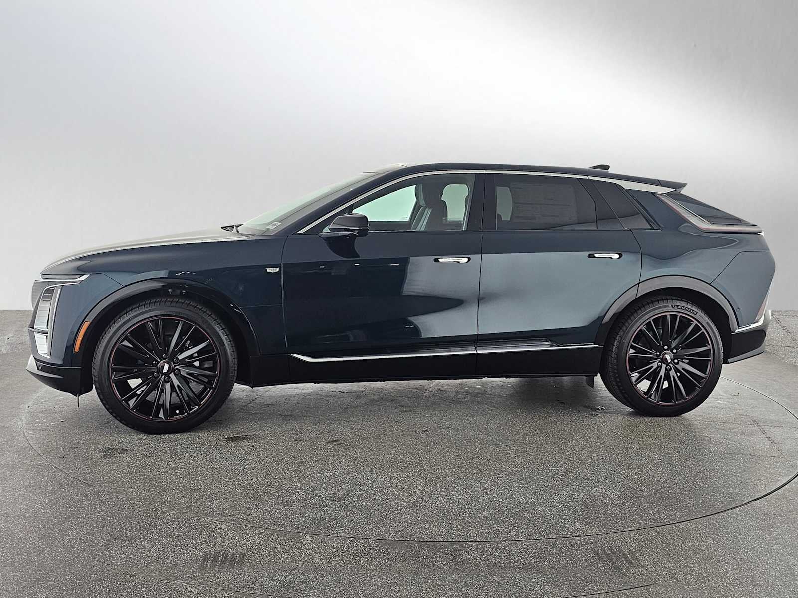 2025 Cadillac LYRIQ Luxury 3