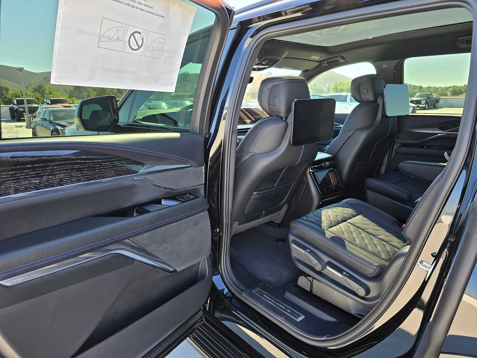 2026 Cadillac ESCALADE IQL Sport