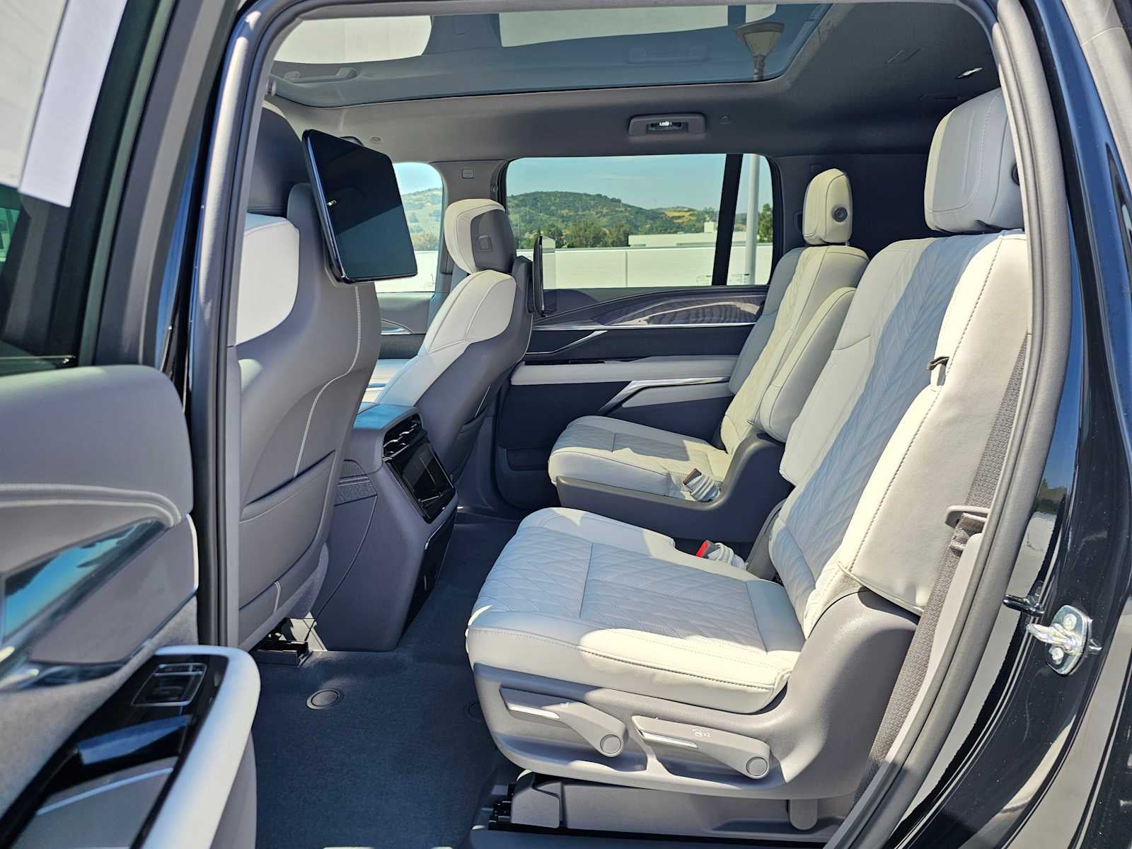 2026 Cadillac ESCALADE IQL Sport