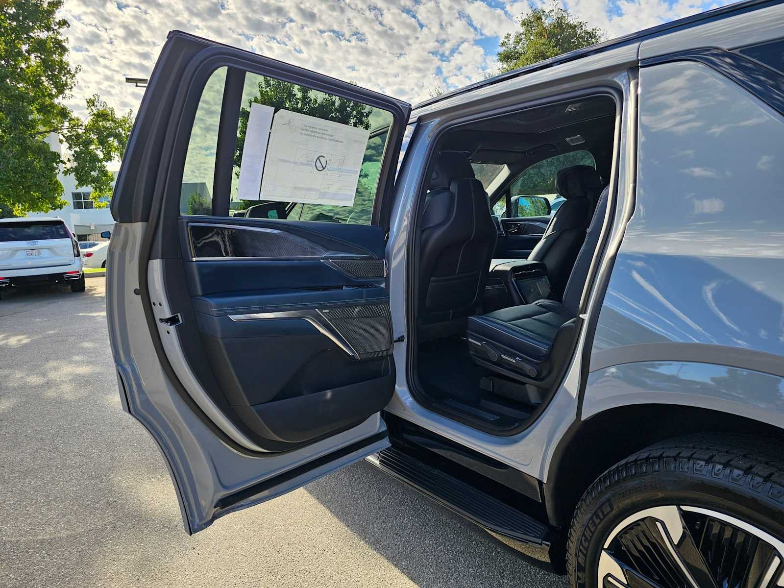 2026 Cadillac ESCALADE IQL Premium Sport