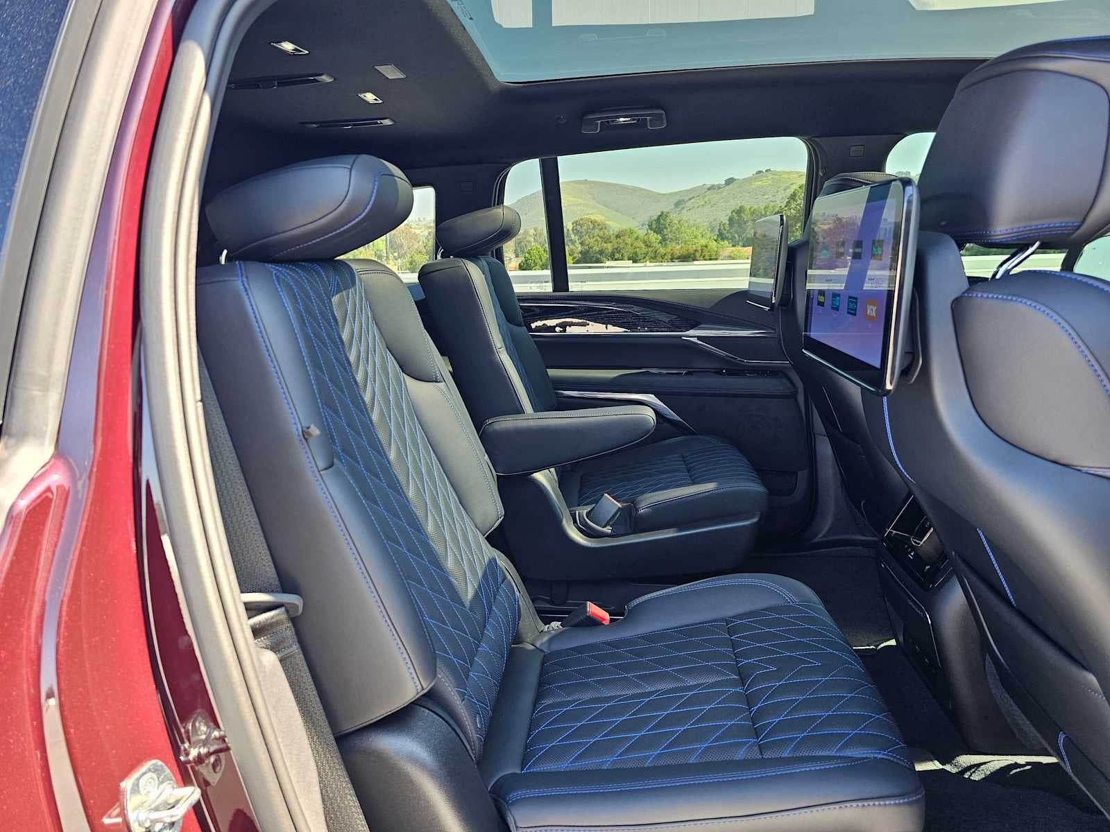 2025 Cadillac ESCALADE IQ Sport 1