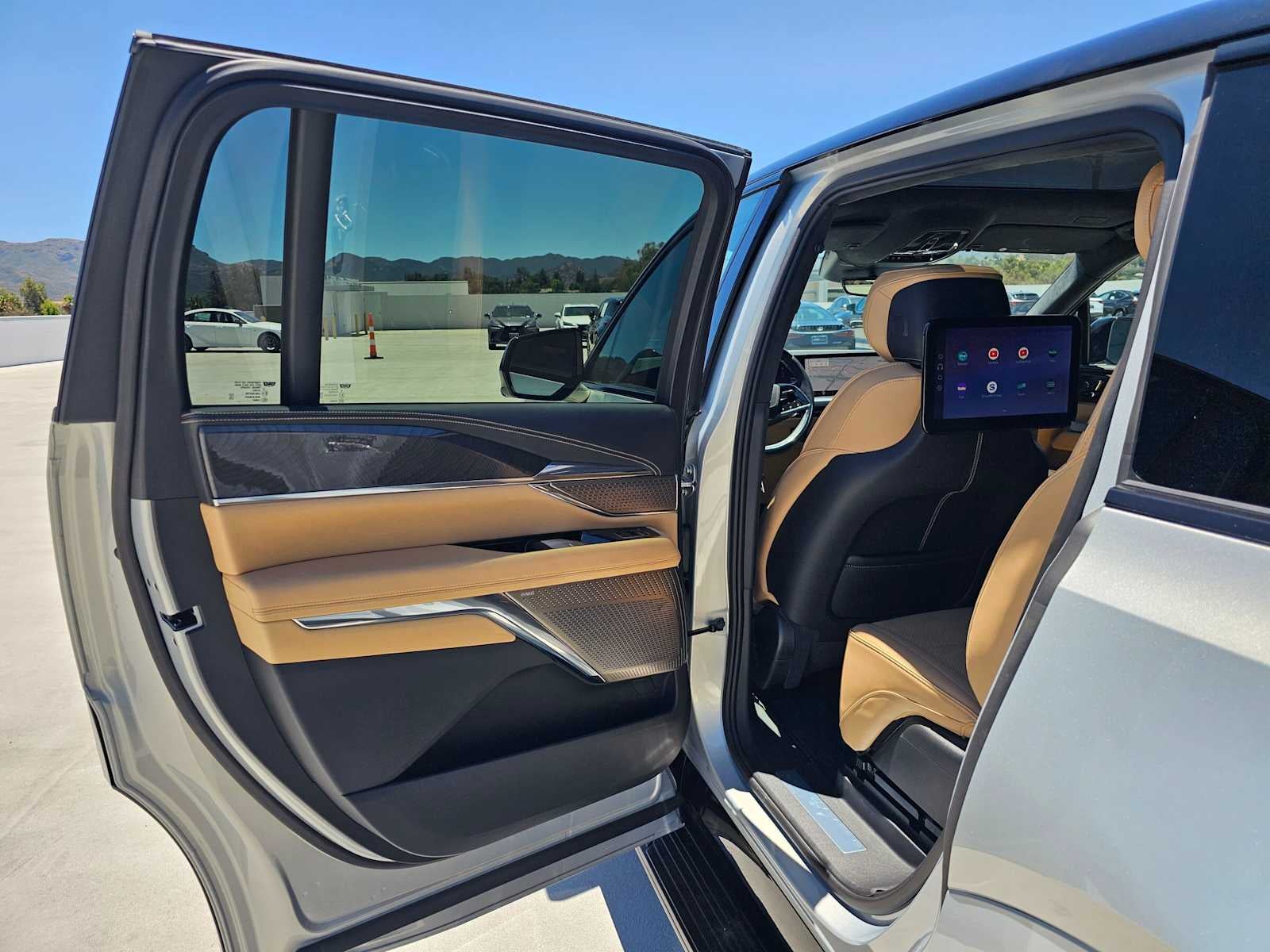 2025 Cadillac ESCALADE IQ Sport 2