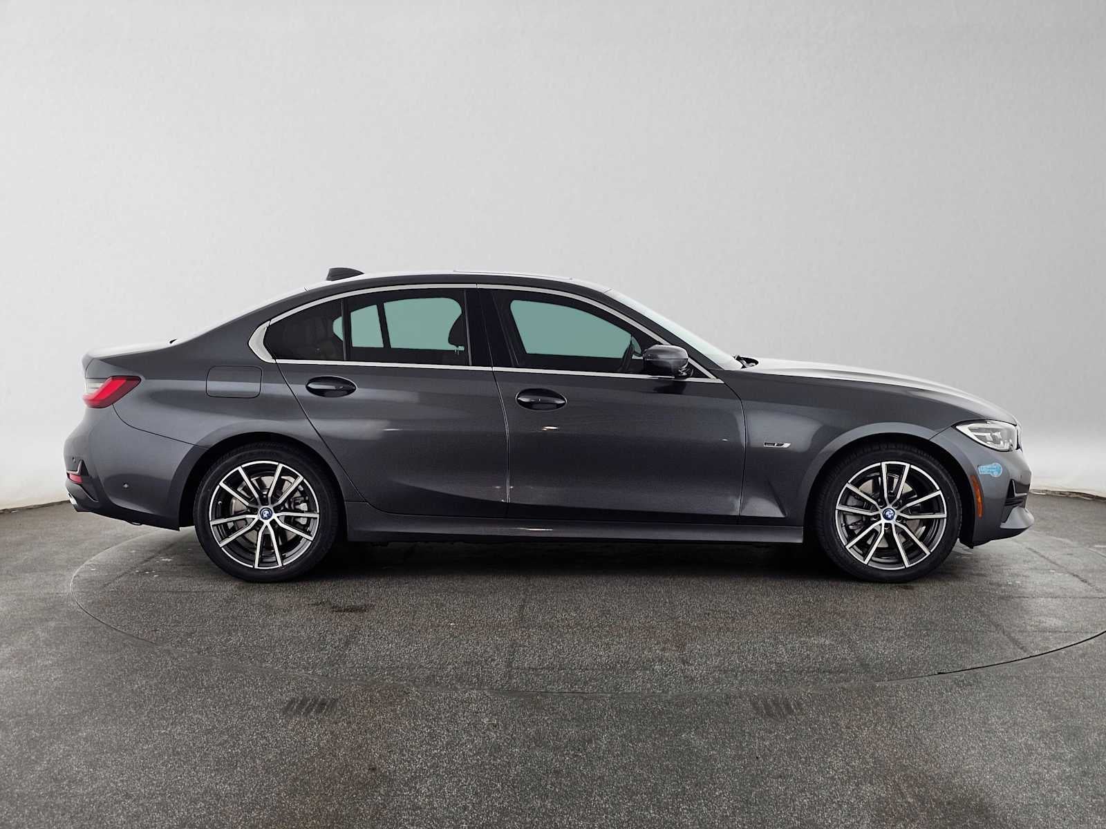 2022 BMW 3 Series 330e xDrive