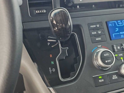 2017 Toyota Sienna XLE Auto Access Seat