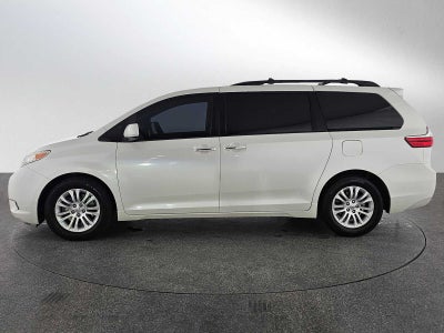 2017 Toyota Sienna XLE Auto Access Seat