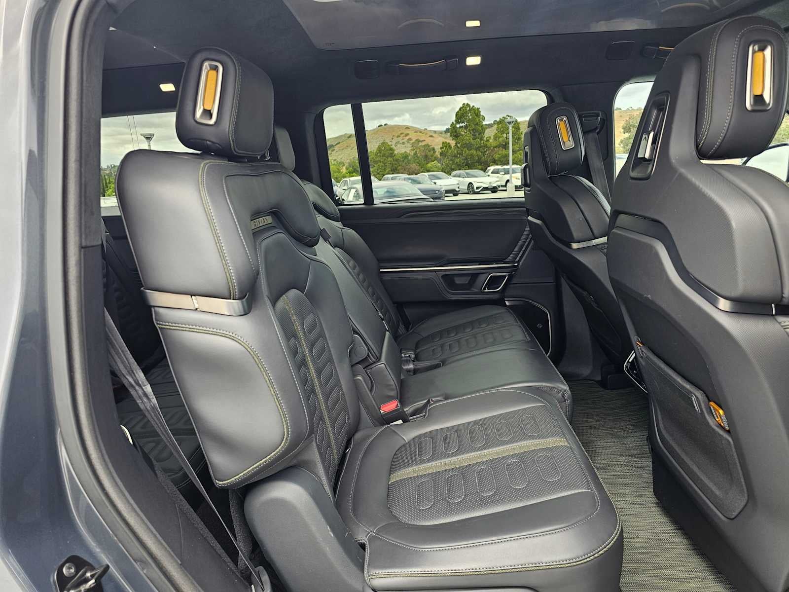2023 RIVIAN R1S Adventure