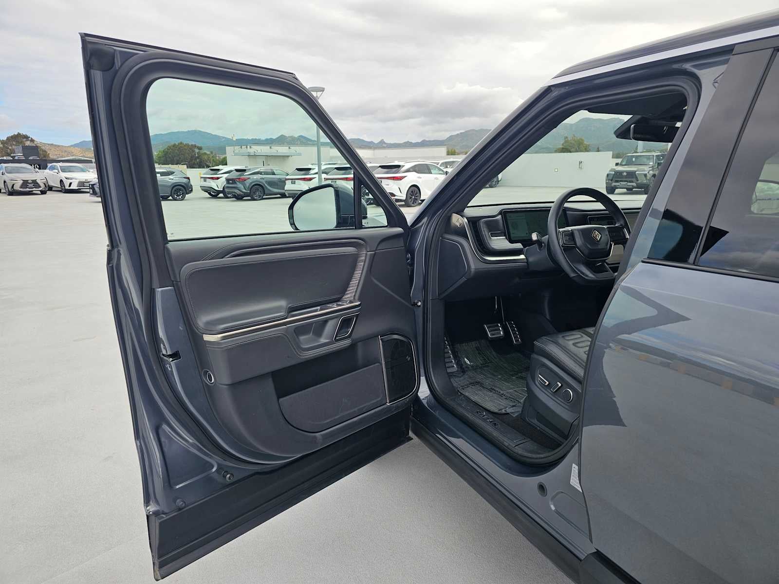 2023 RIVIAN R1S Adventure