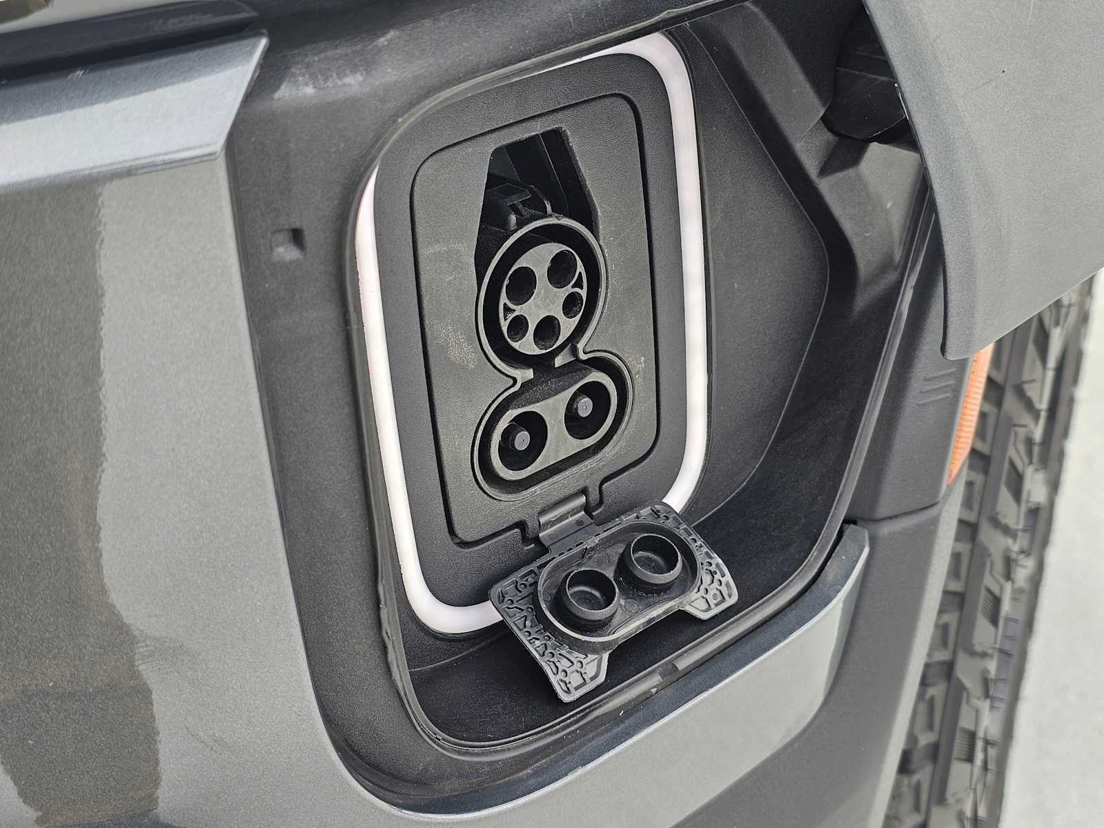 2023 RIVIAN R1S Adventure