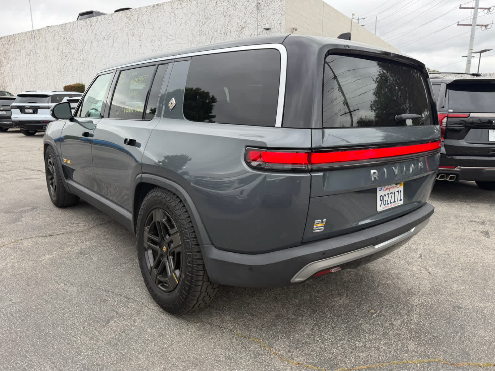 2023 RIVIAN R1S Adventure