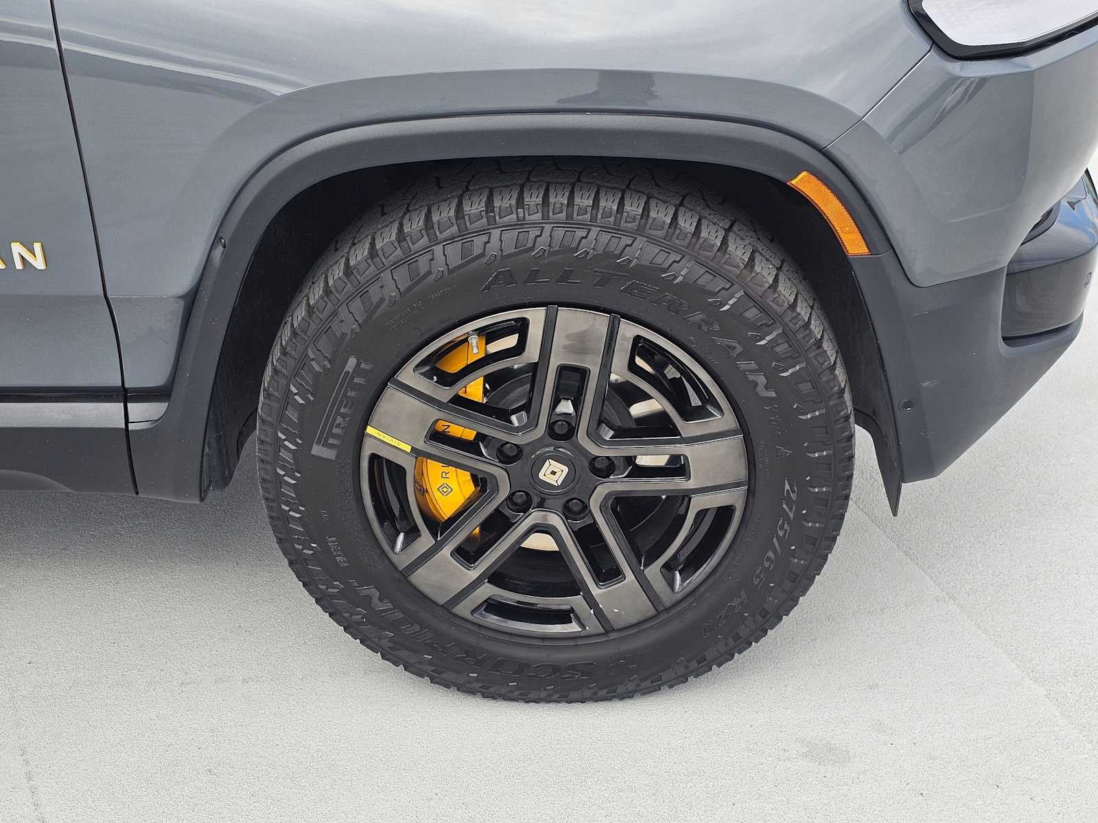 2023 RIVIAN R1S Adventure