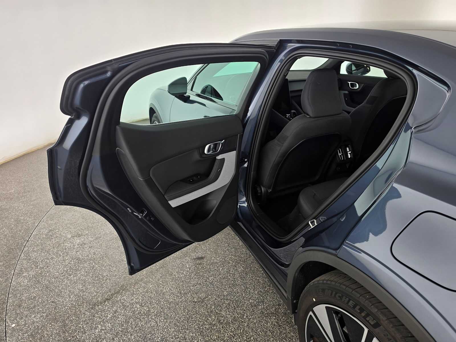 2024 POLESTAR 2 4DR SING MOTR LON